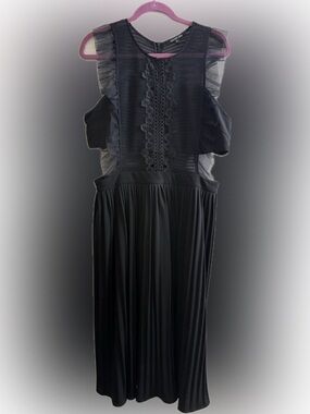Gianni Bini • Black Mesh & Pleated Midi Dress